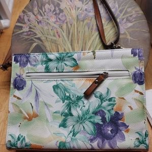 Bueno crossbody. LIKE NEW